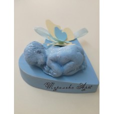 Красиви подаръци за гости с бебе и пеперуда в синьо